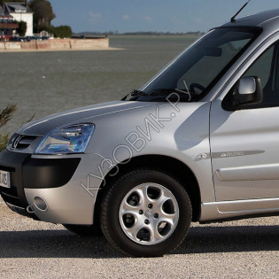 Крыло переднее левое в цвет кузова Peugeot Partner 1 (2003-2007)